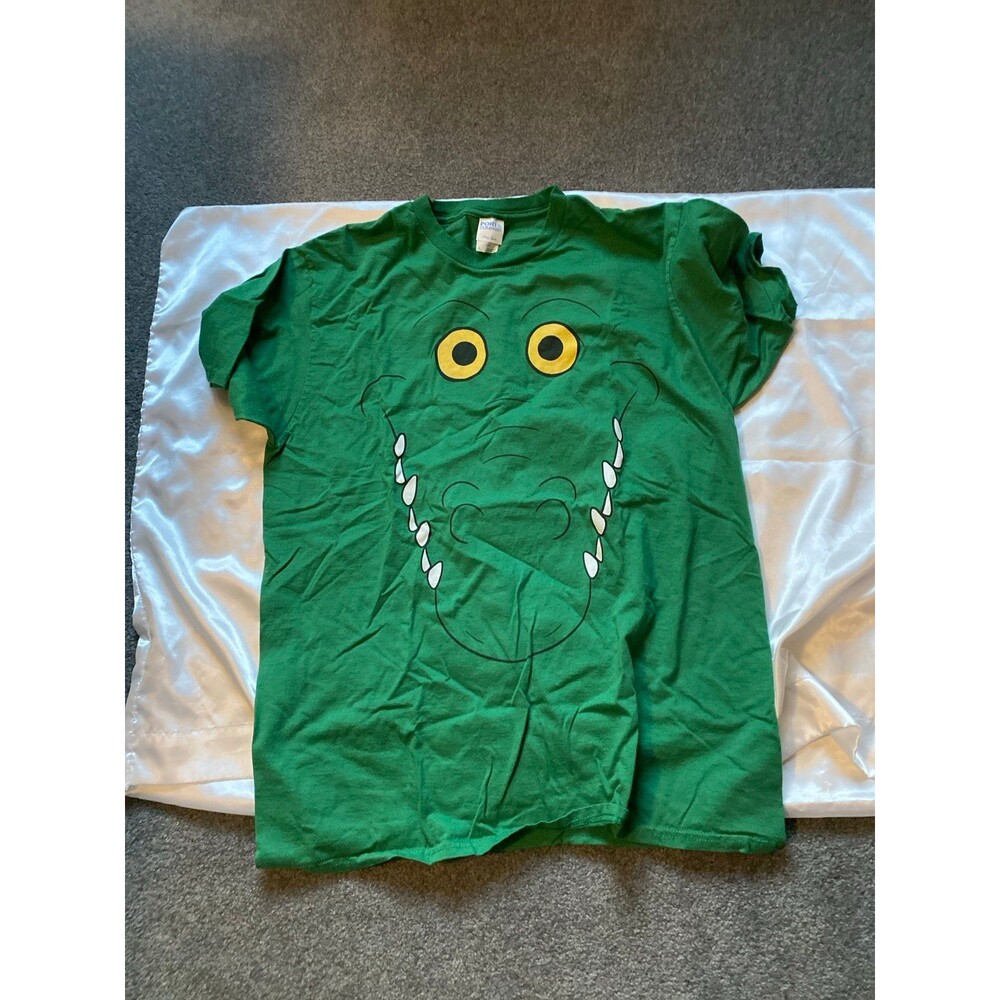 Alligator green t shirt size large